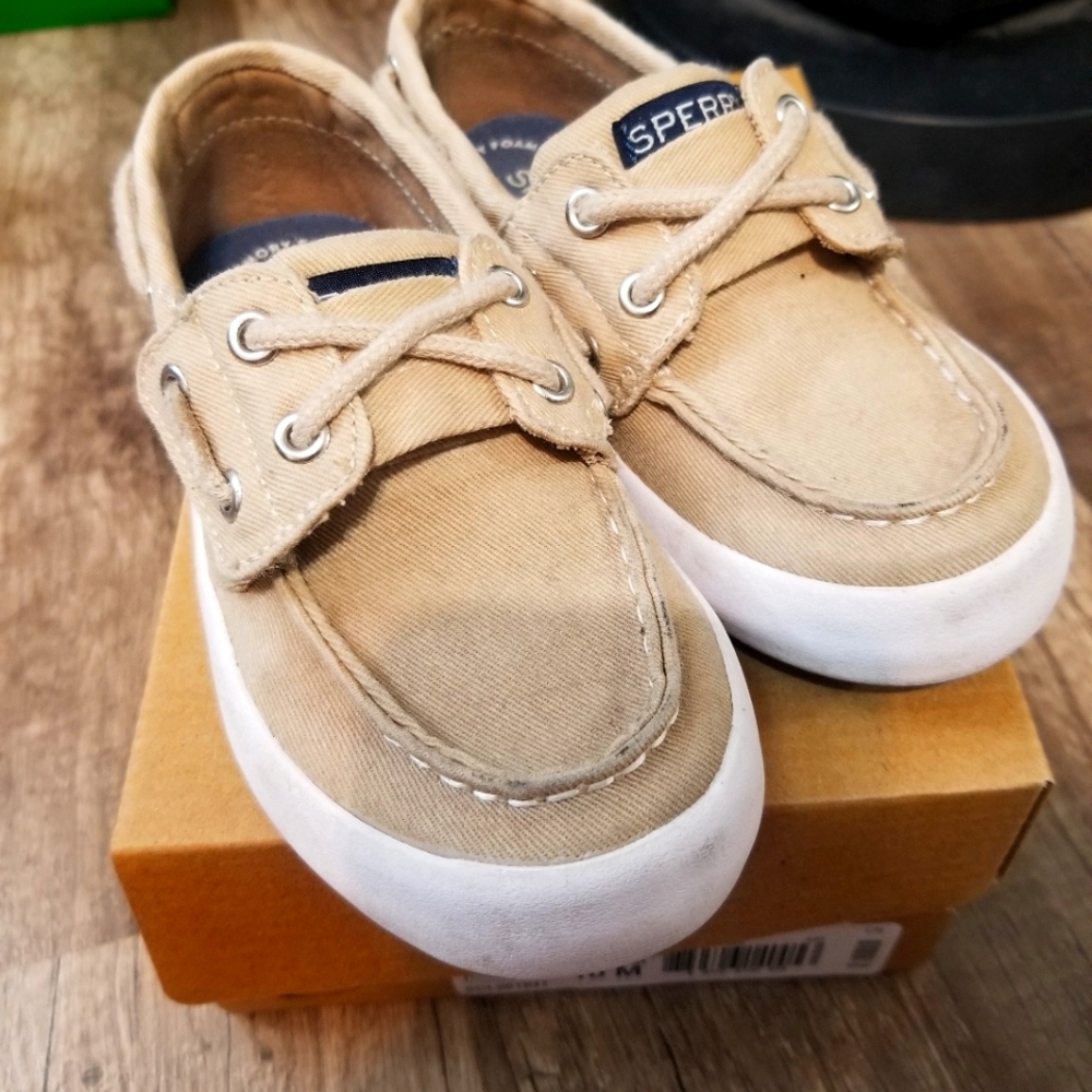 BOYS SPERRY SIZE 10 KHAKI BOAT SHOES